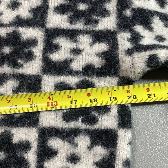 SO Fuzzy Floral Sweater Cropped Pullover Soft Thick Knit Womens M Black White - Picture 5 of 9